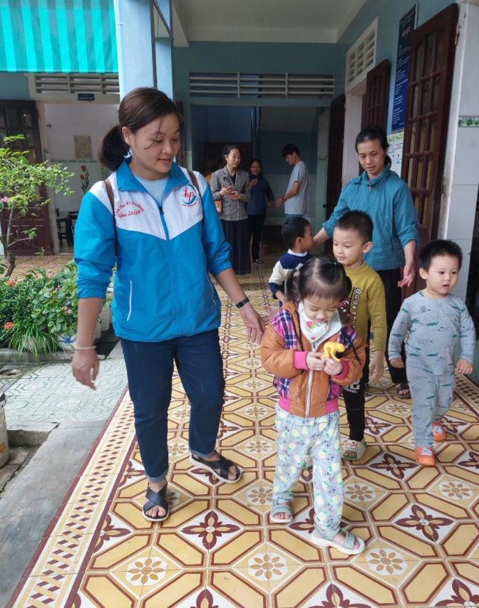 Hướng về miền Trung thân yêu - Trao quà tại Cộng đoàn mến thánh giá Nguyệt Biều (20/10/2022)